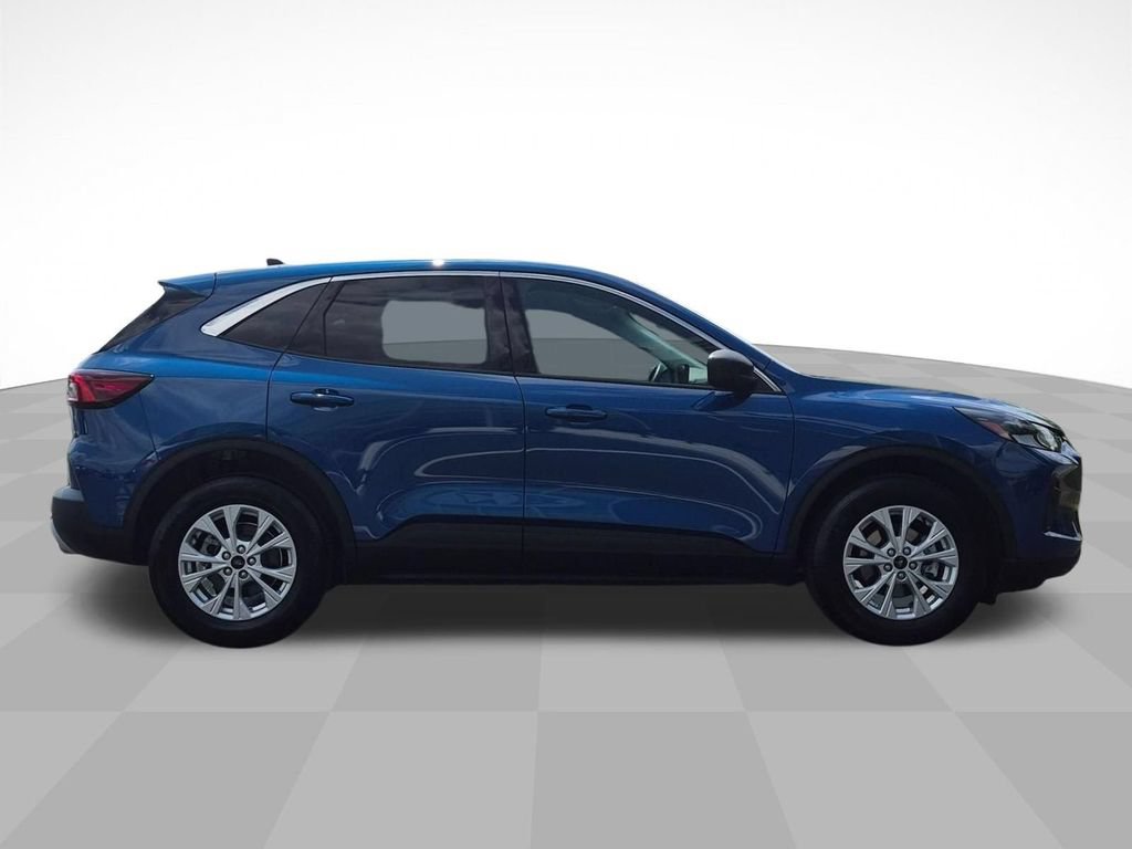 Used 2023 Ford Escape Active w/ Tech Pack #1 AWD/4WD image 2