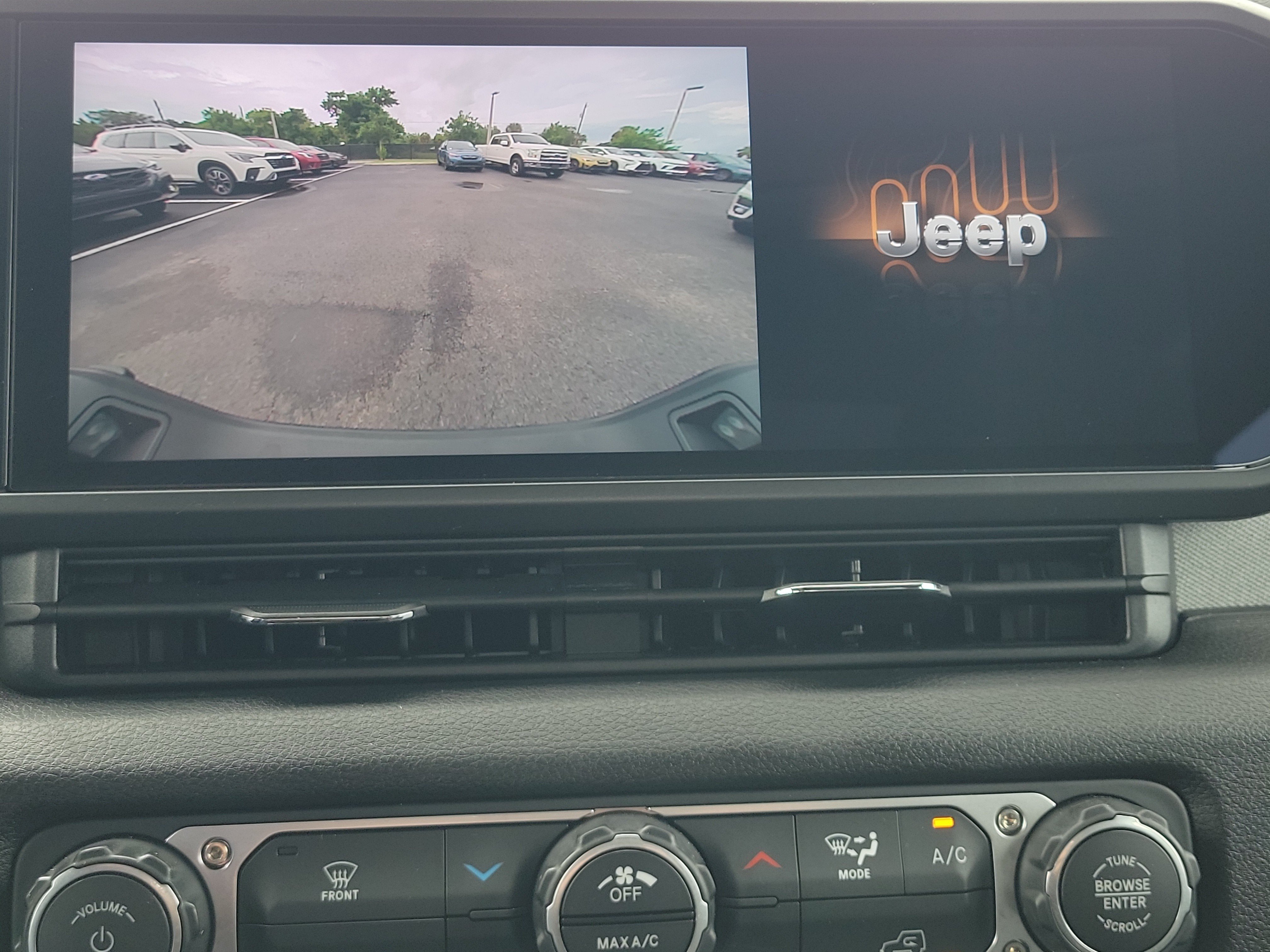 Used 2025 Jeep Gladiator Sport AWD/4WD image 24