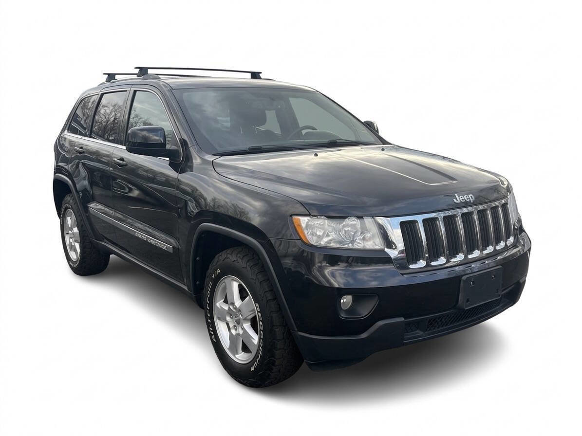 Used 2013 Jeep Grand Cherokee Laredo w/ Laredo E Group AWD/4WD image 2