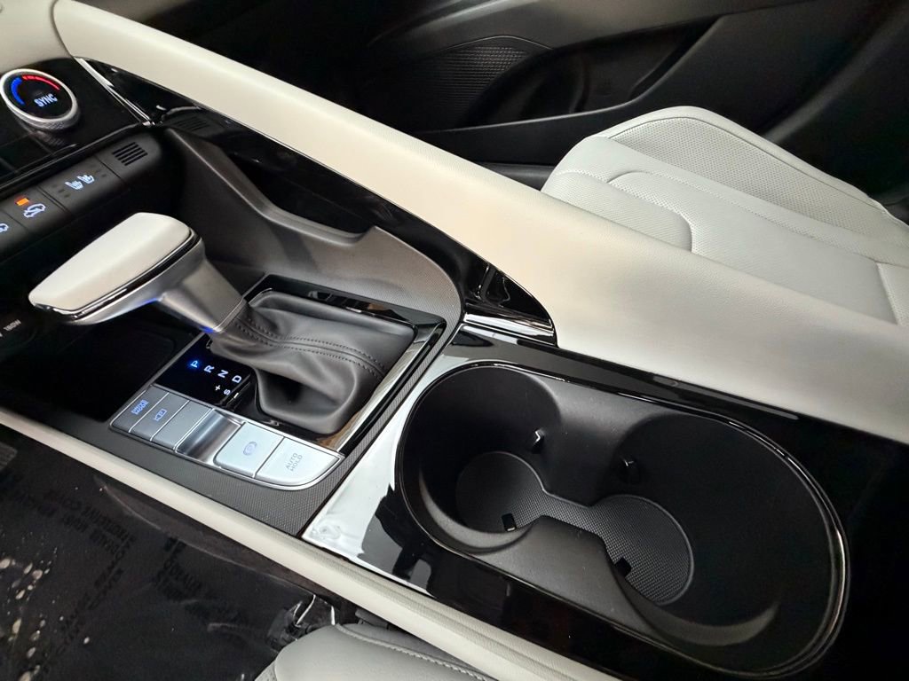 Certified 2025 Hyundai Elantra Limited image 19