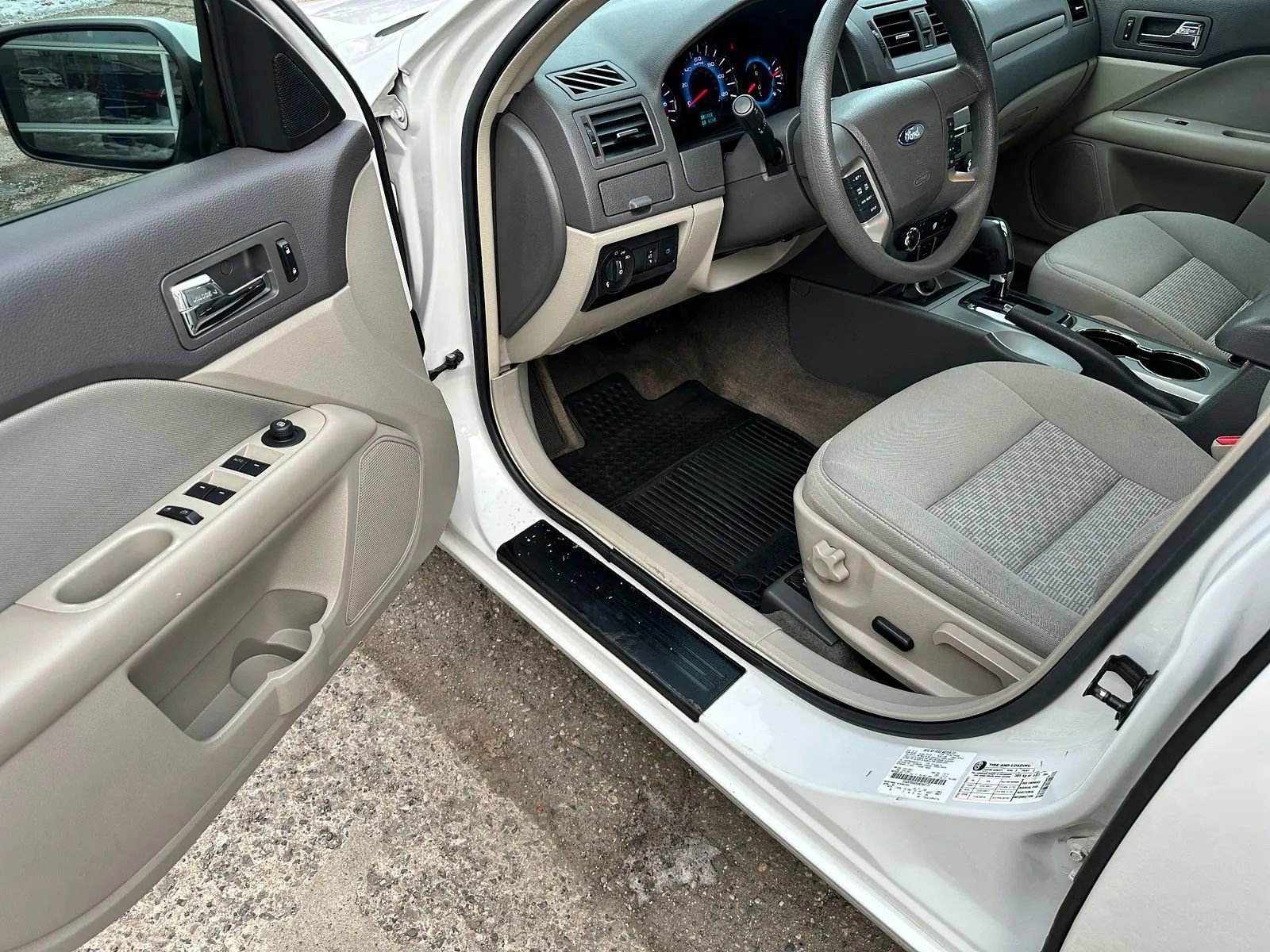 Used 2010 Ford Fusion SE FWD image 9