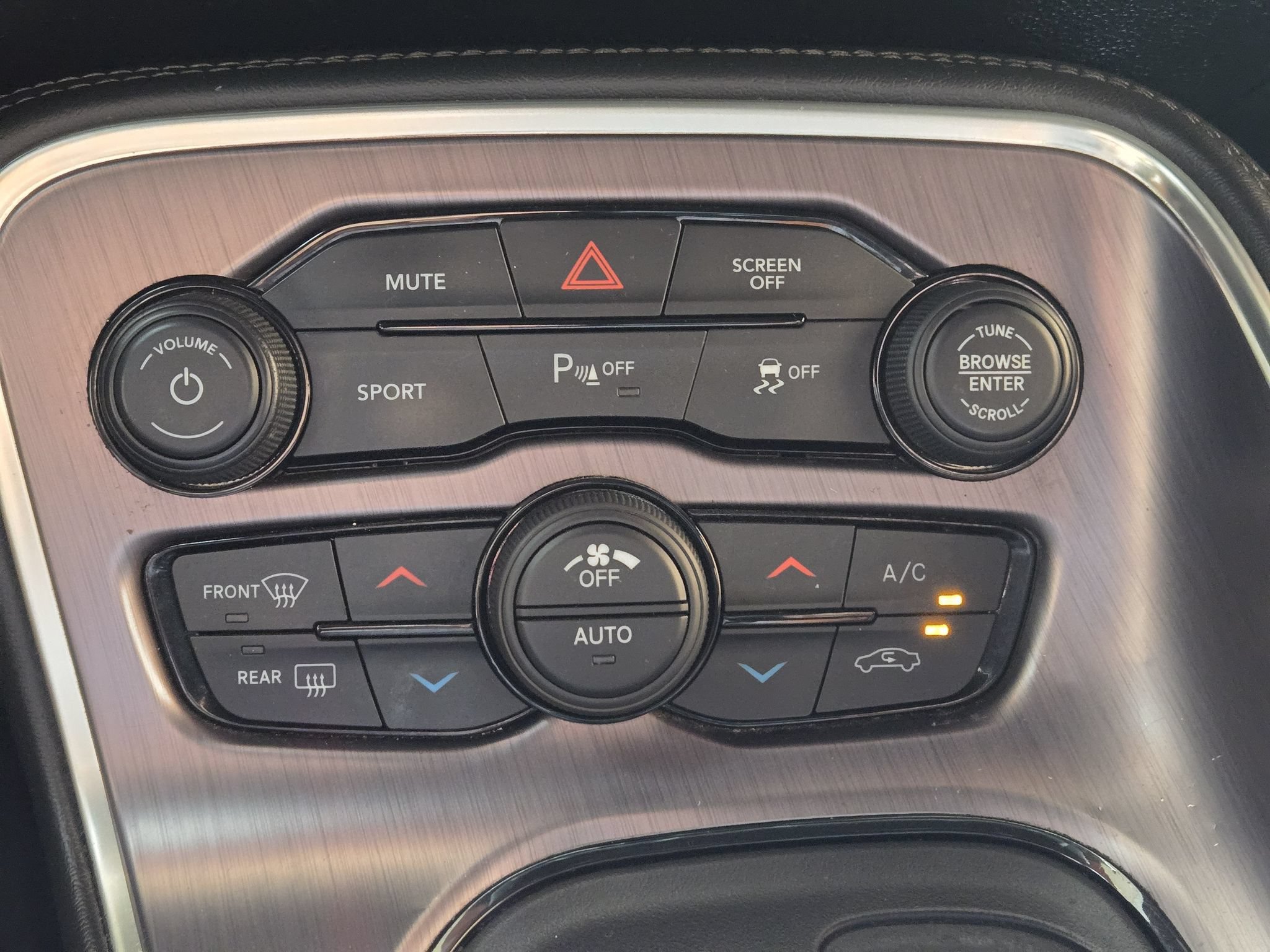 Used 2018 Dodge Challenger SXT RWD image 18