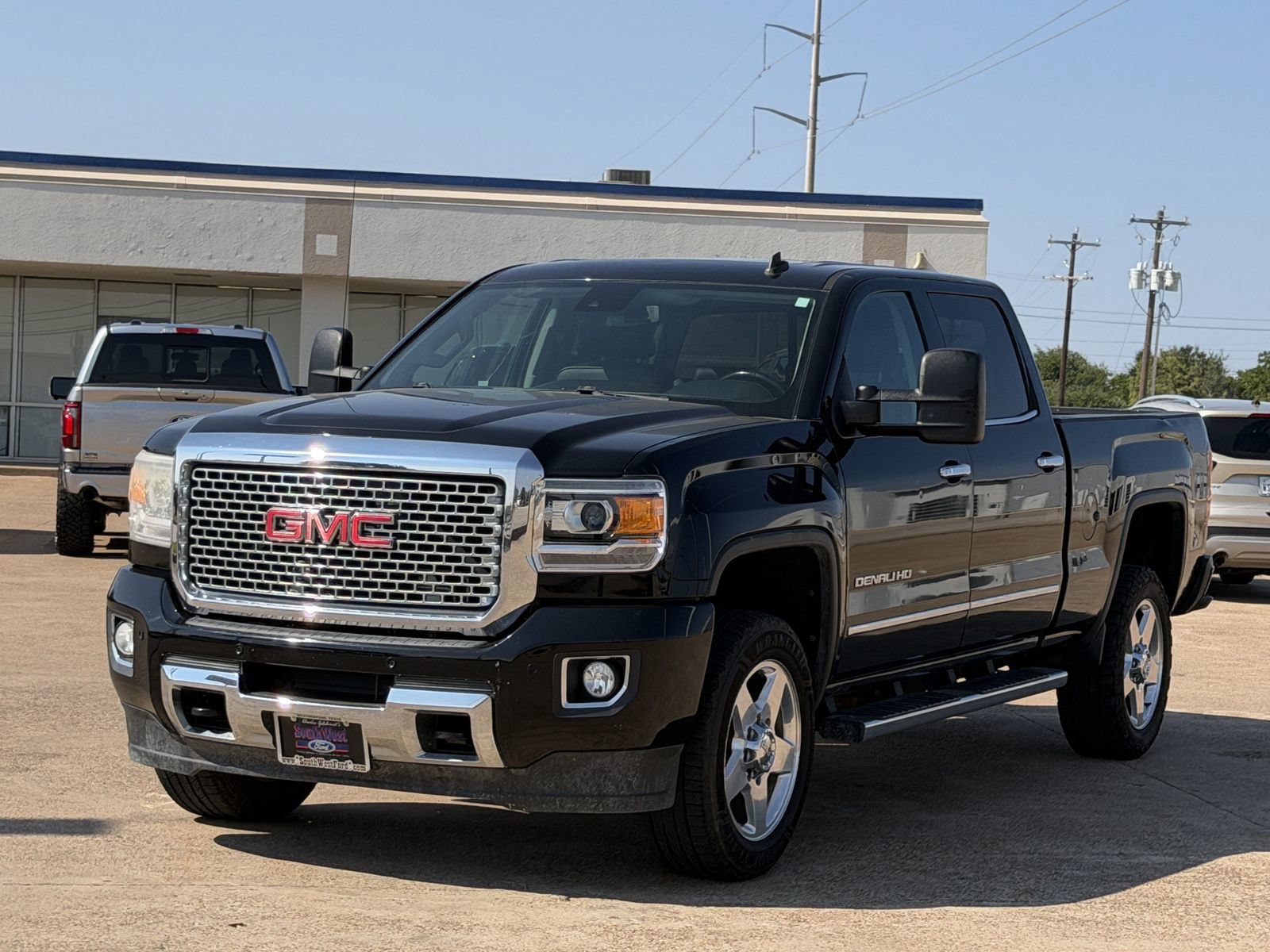 Used 2015 GMC Sierra 2500 Denali w/ Driver Alert Package AWD/4WD image 8