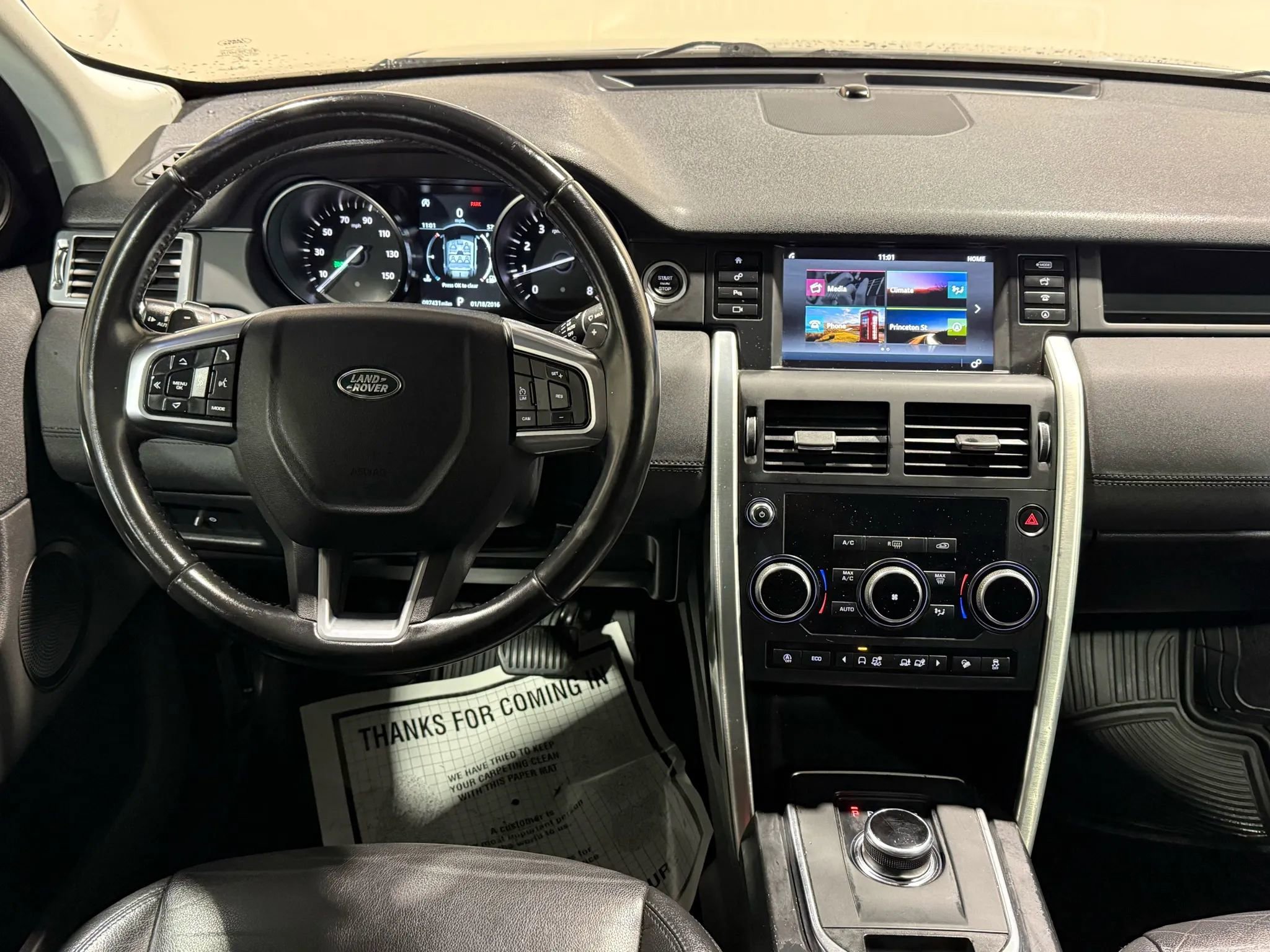 Used 2019 Land Rover Discovery Sport SE image 15