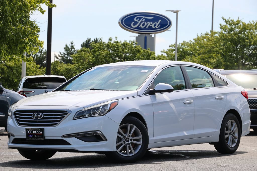 Used 2015 Hyundai Sonata SE w/ Option Group 09 FWD image 2