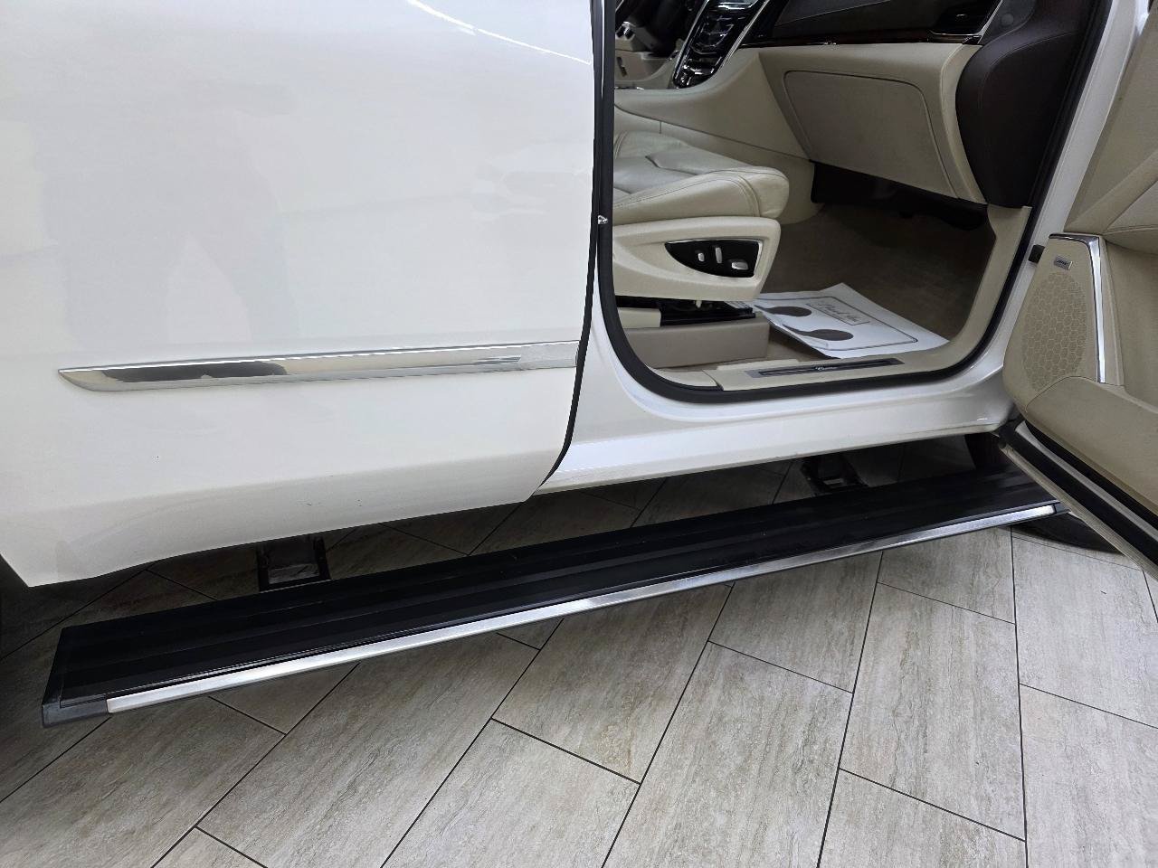 Used 2017 Cadillac Escalade Premium Luxury AWD/4WD image 43