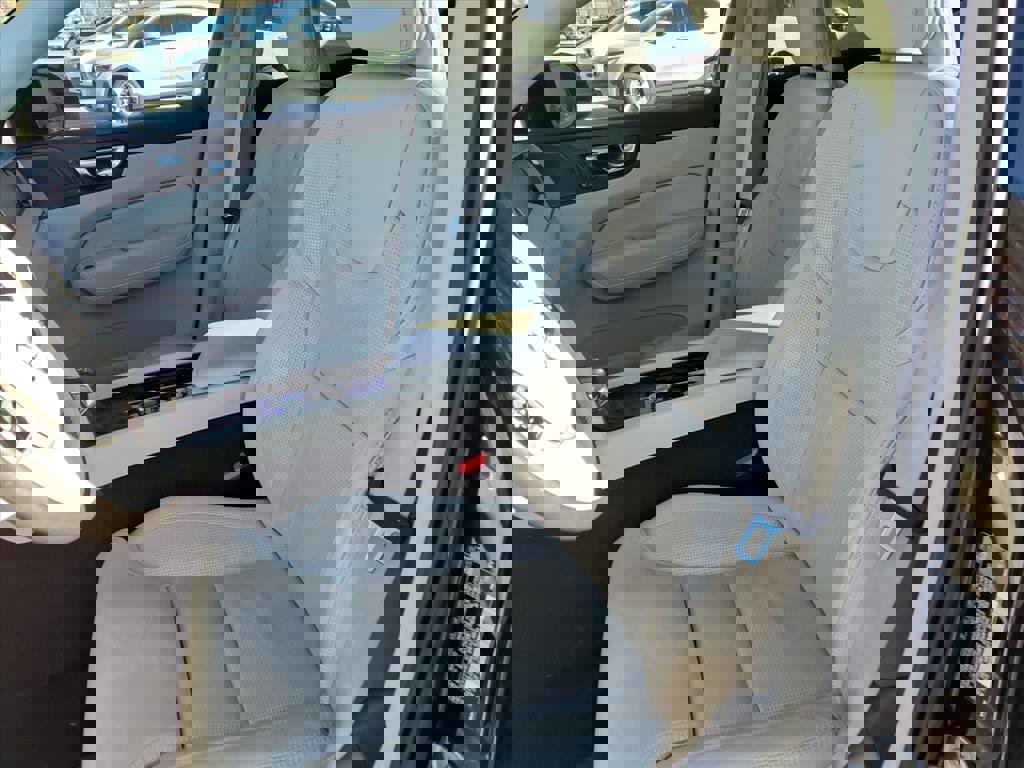 Used 2021 Volvo XC60 T5 Inscription w/ Advanced Package image 17