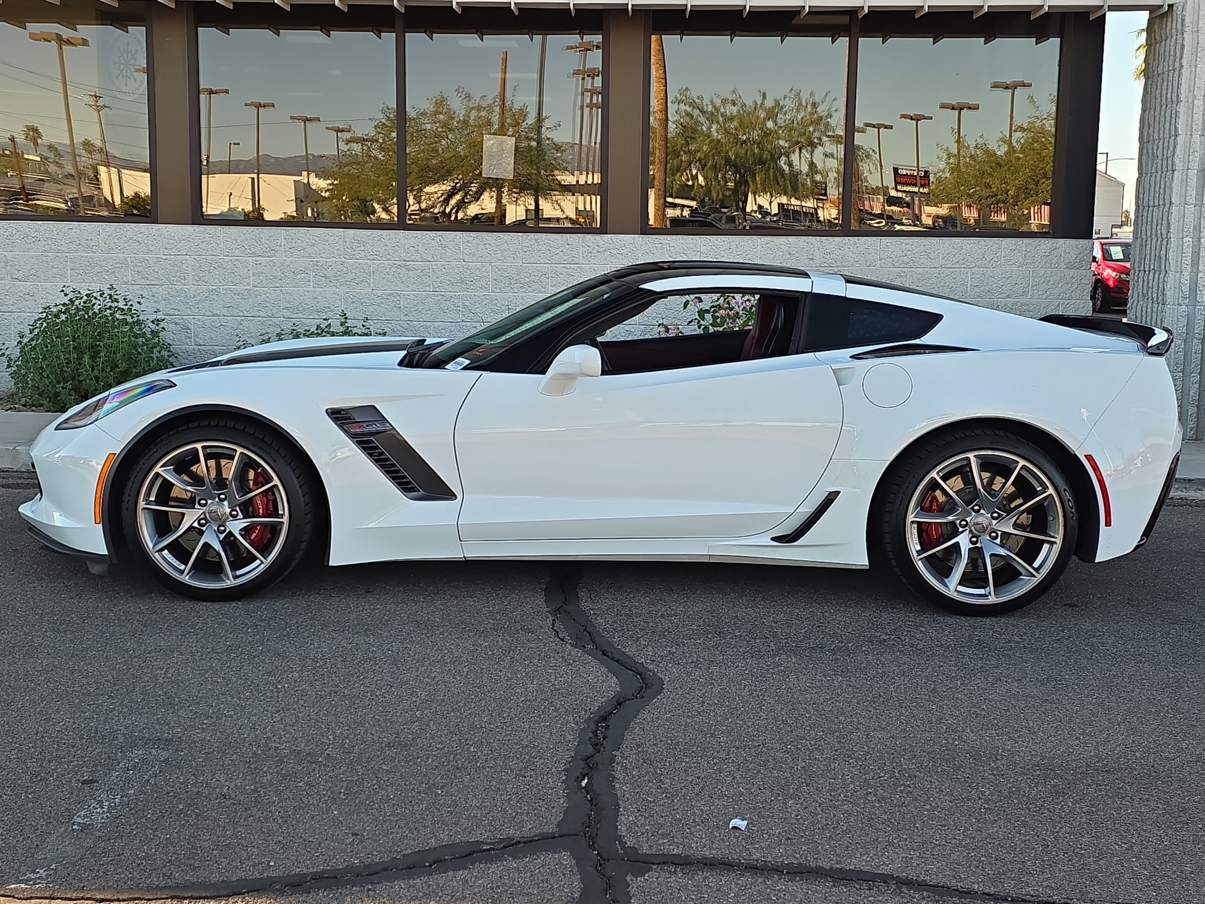 Used 2016 Chevrolet Corvette Z06 w/ 3LZ Preferred Equipment Group image 5