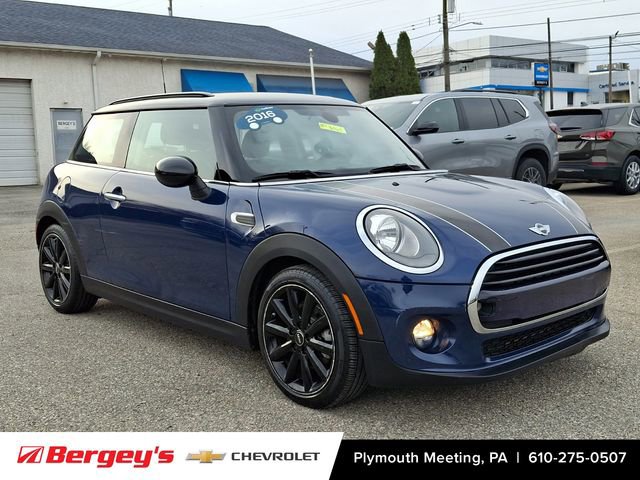 Used 2016 MINI Cooper 2-Door Hardtop image 2
