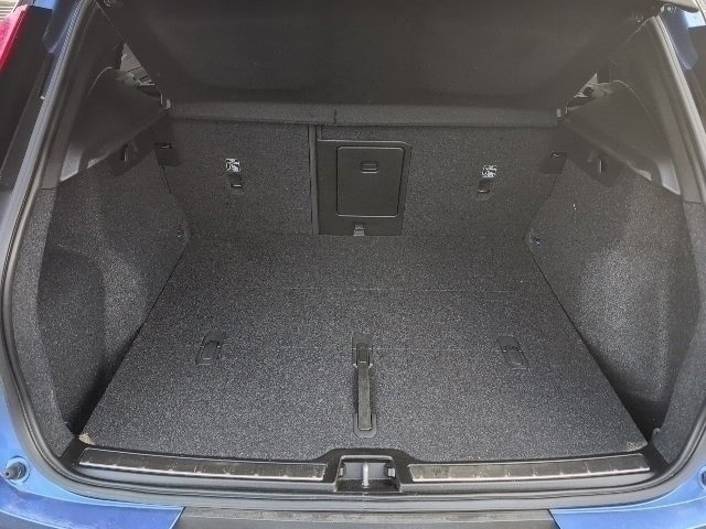 Used 2021 Volvo XC40 T5 R-Design w/ Climate Package image 9