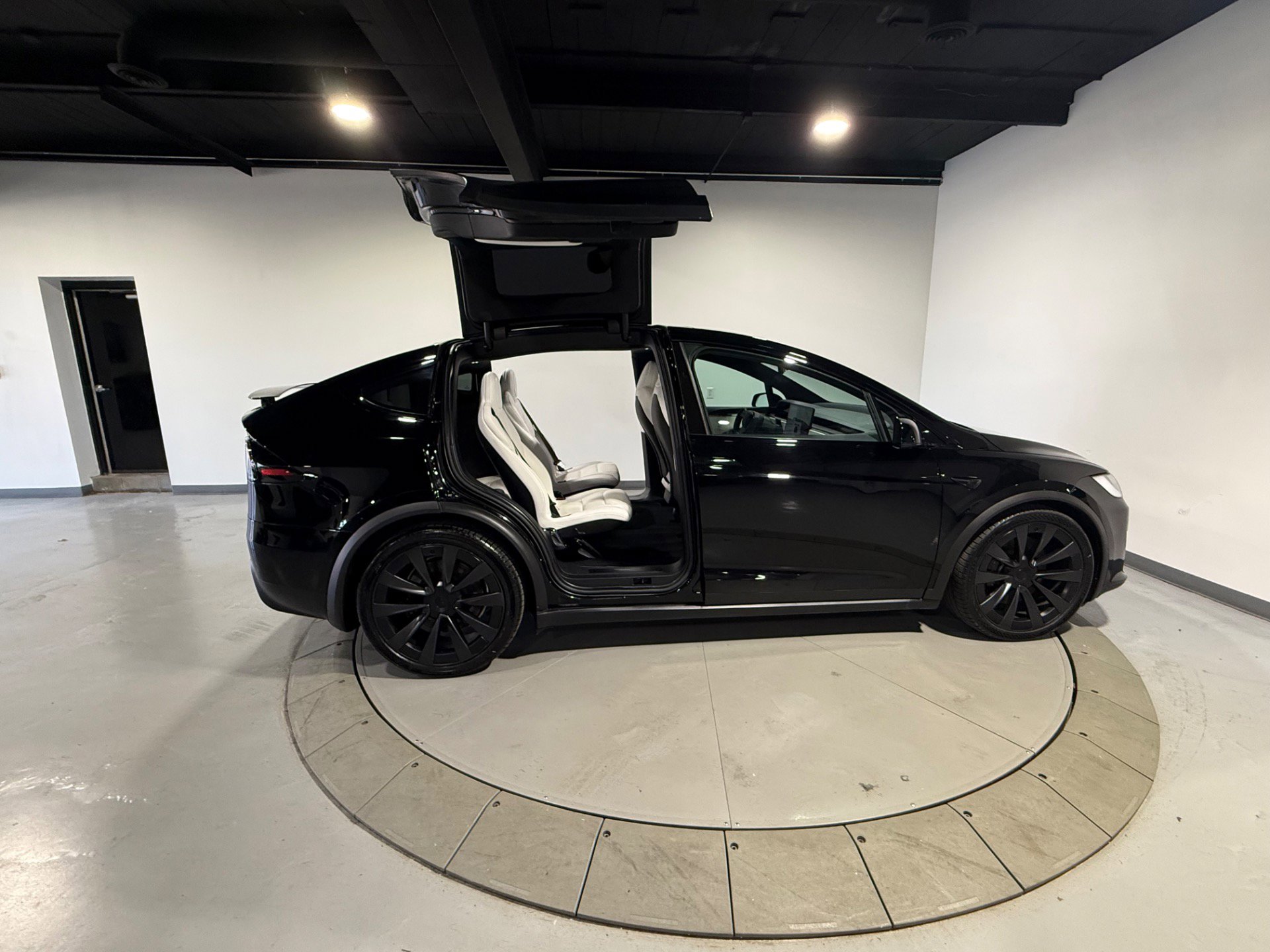 Used 2022 Tesla Model X Plaid image 60
