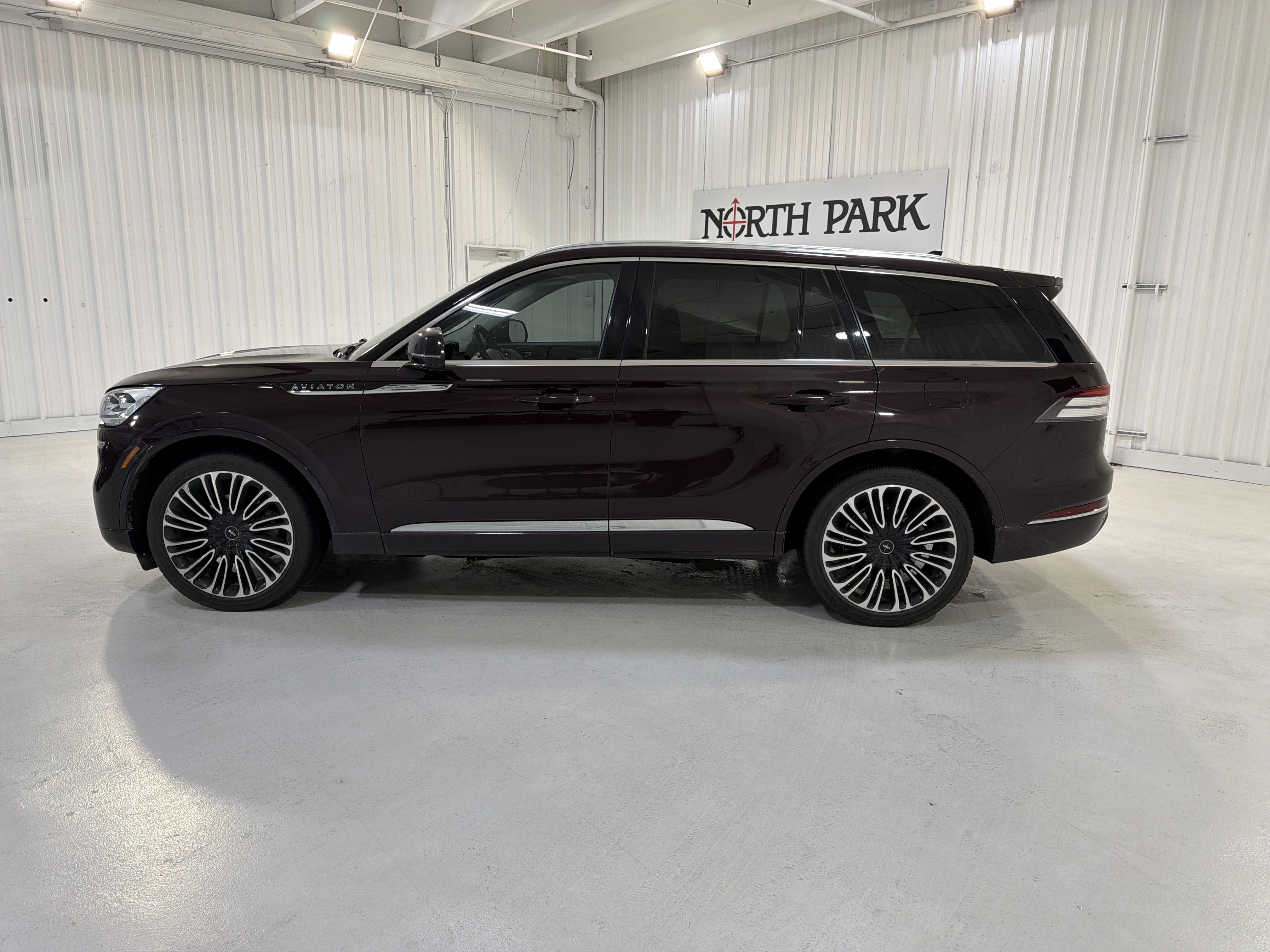 Used 2023 Lincoln Aviator Black Label AWD/4WD image 2