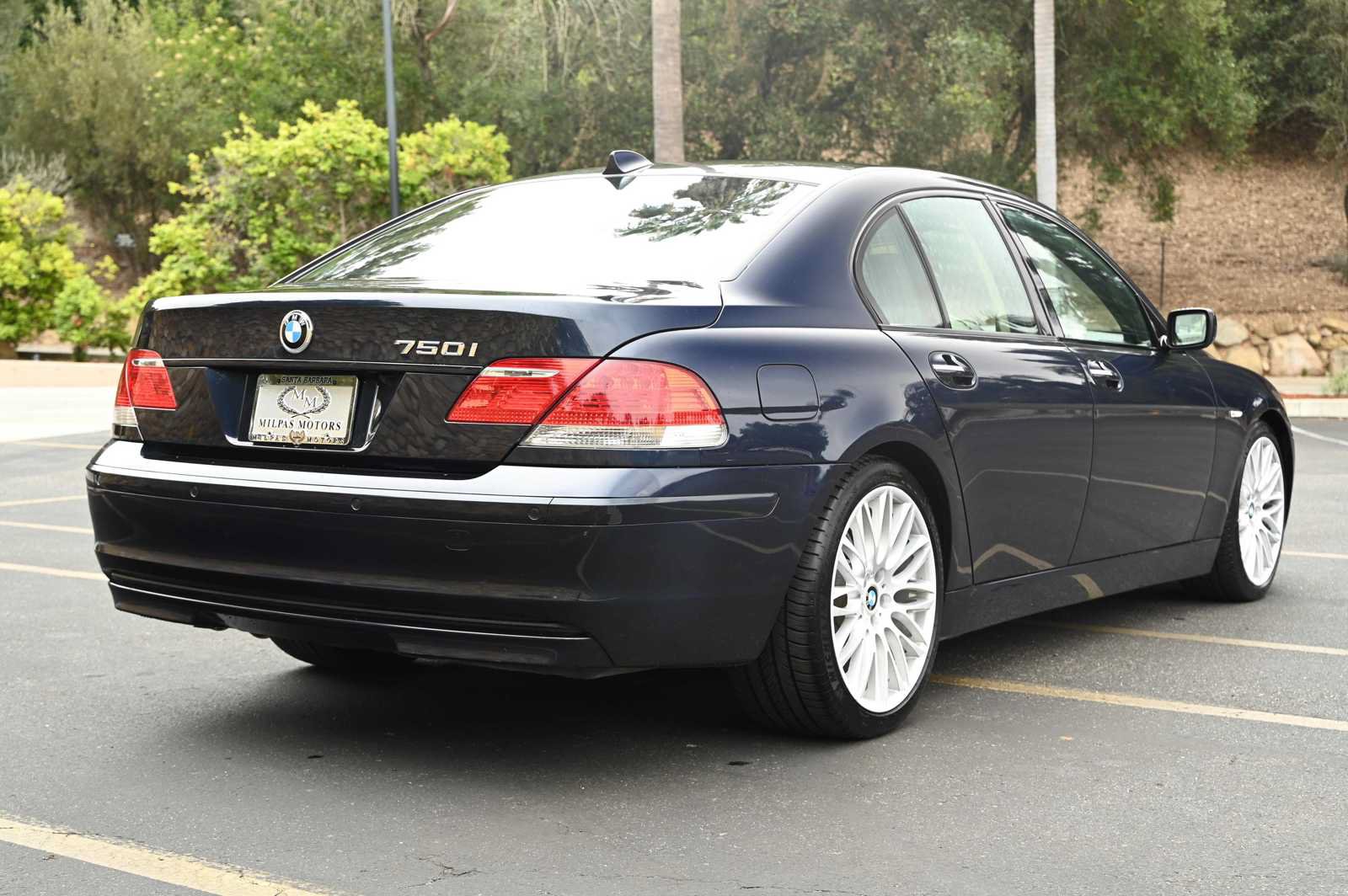 Used 2007 BMW 750i RWD image 6