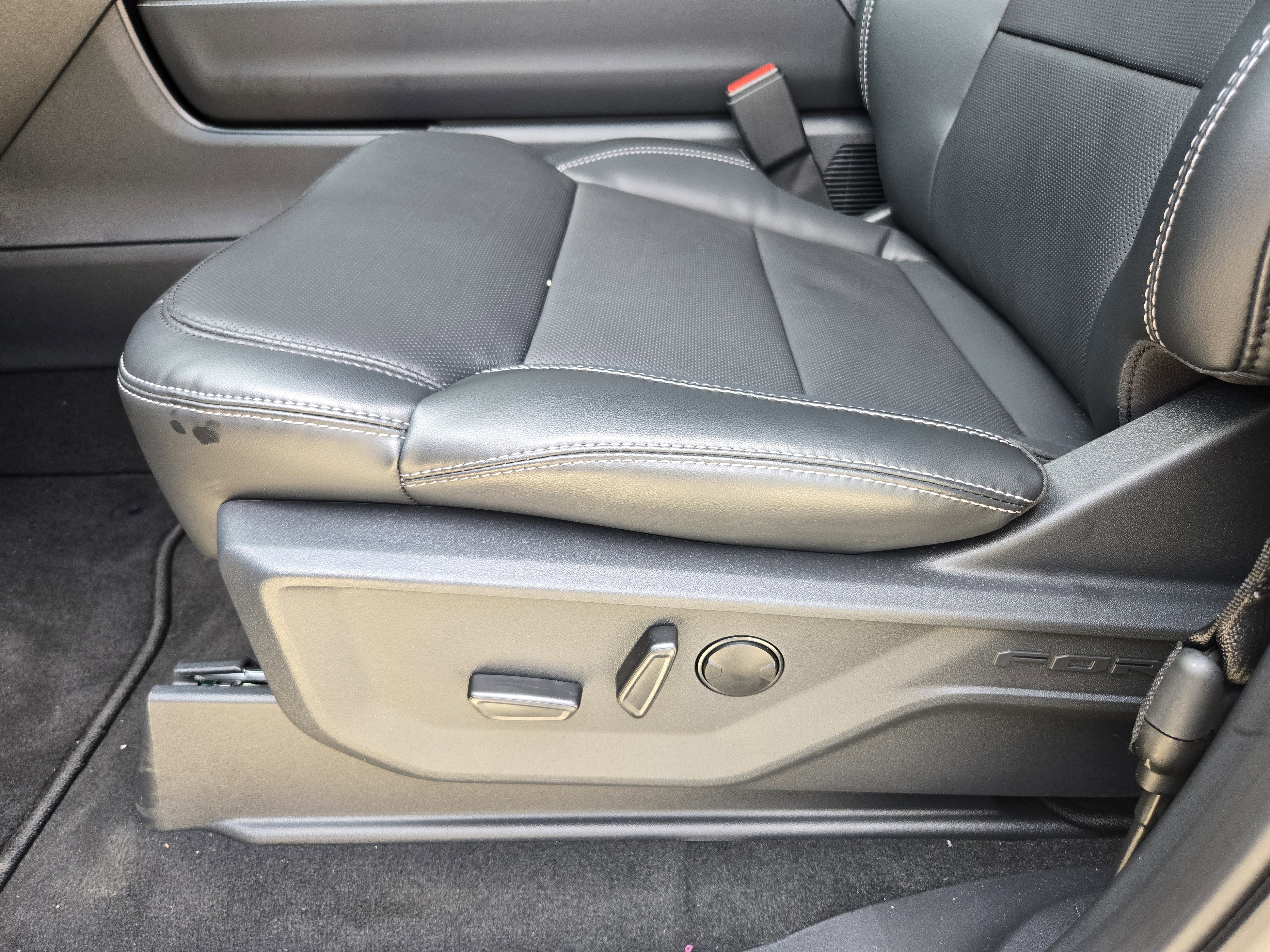 Used 2026 Ford Expedition Max Platinum w/ Stealth Appearance Package image 18