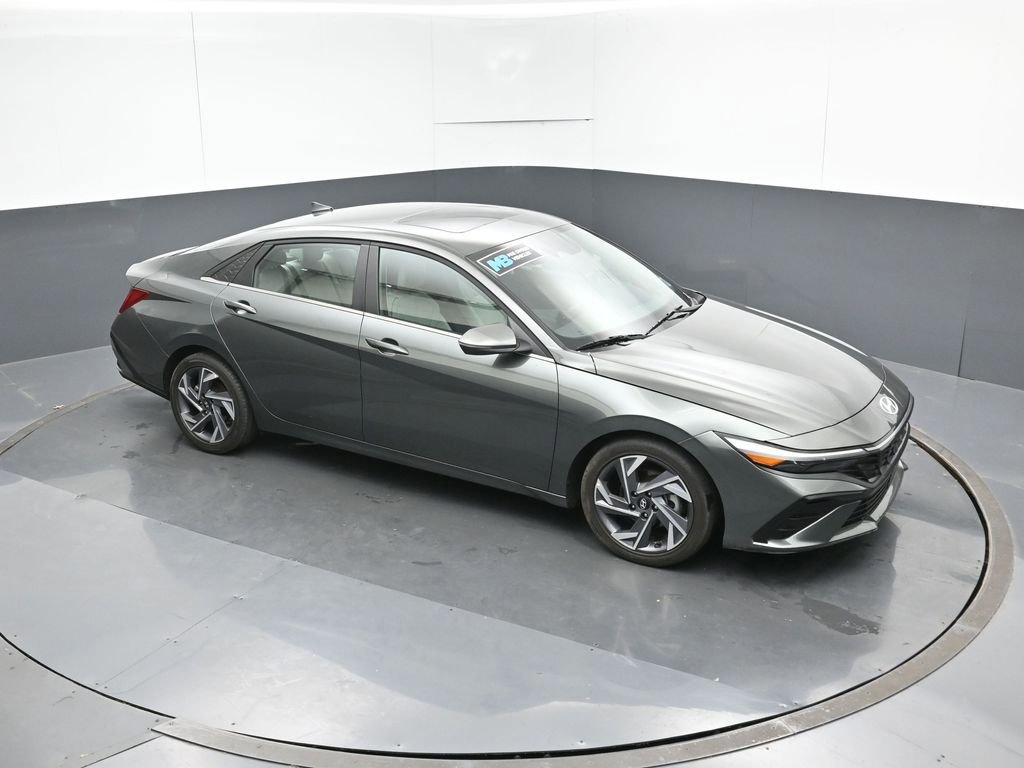 Used 2025 Hyundai Elantra Limited FWD image 51