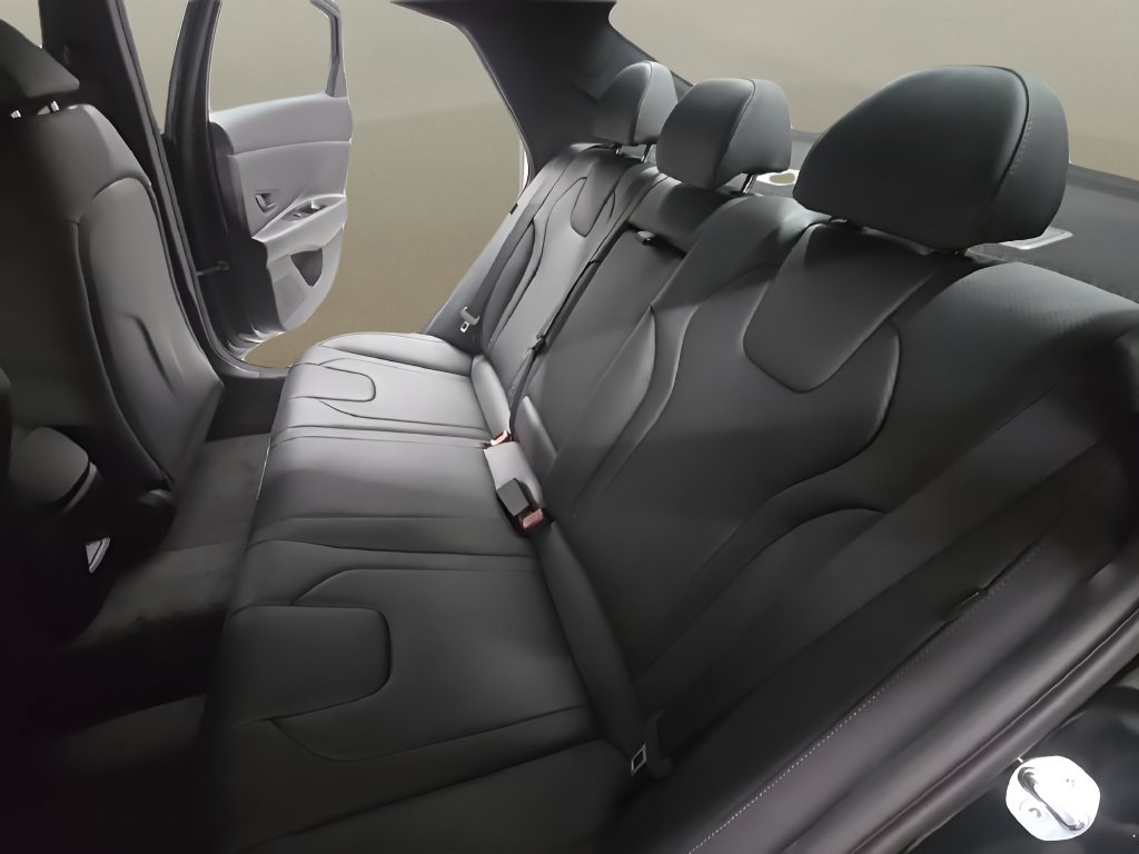 New 2026 Hyundai Elantra SEL Sport FWD image 17