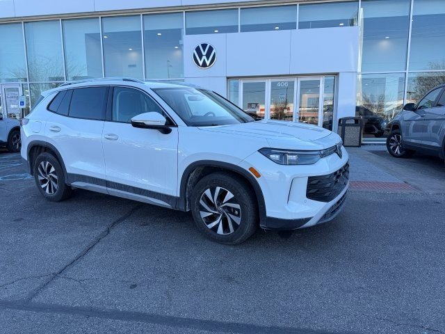 Certified 2025 Volkswagen Tiguan S image 1