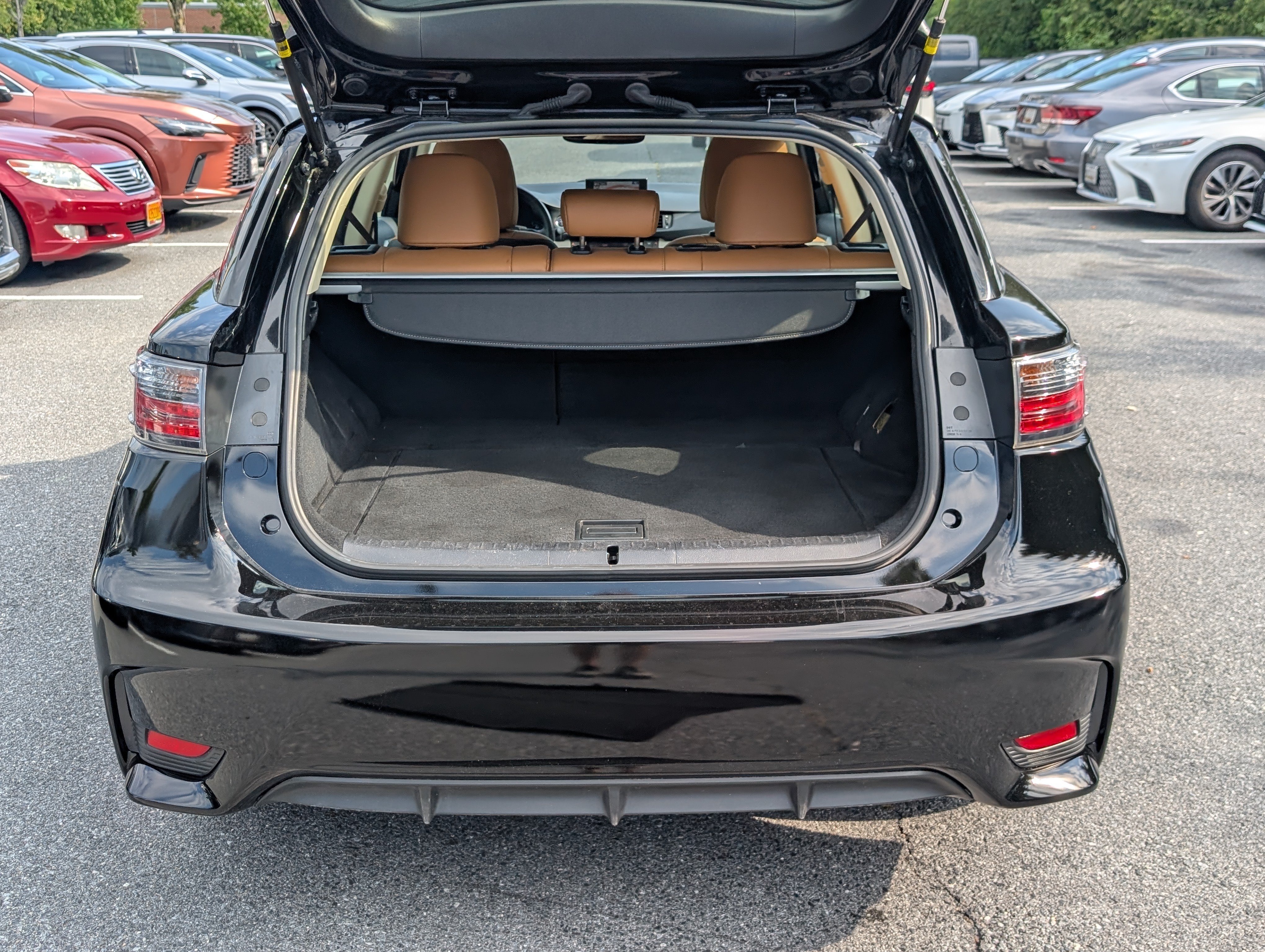 Used 2015 Lexus CT 200h w/ Navigation Package FWD image 12