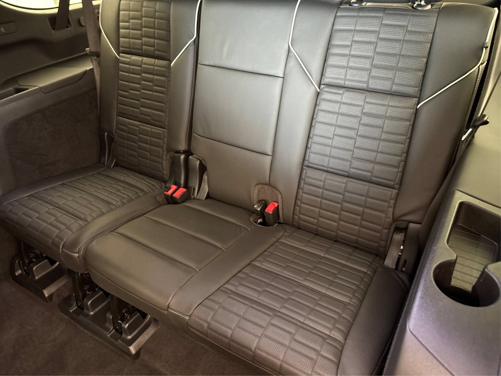 New 2025 Cadillac Escalade ESV Sport Platinum AWD/4WD image 12