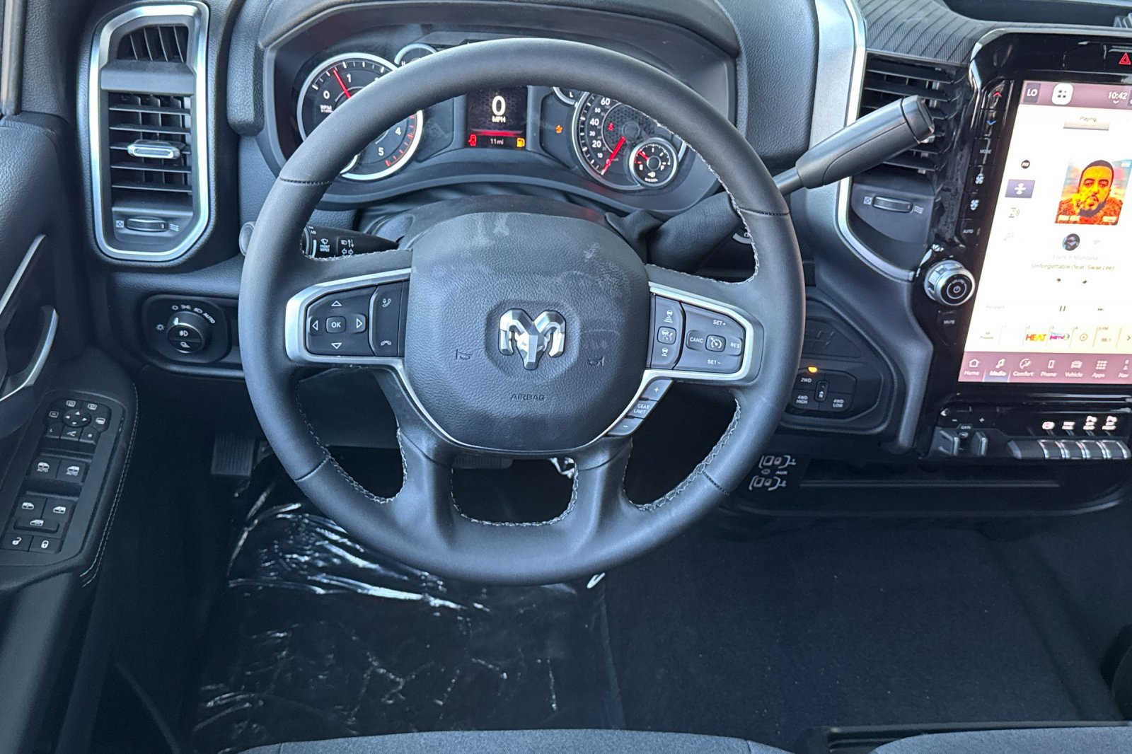 New 2026 RAM 3500 Big Horn AWD/4WD image 13
