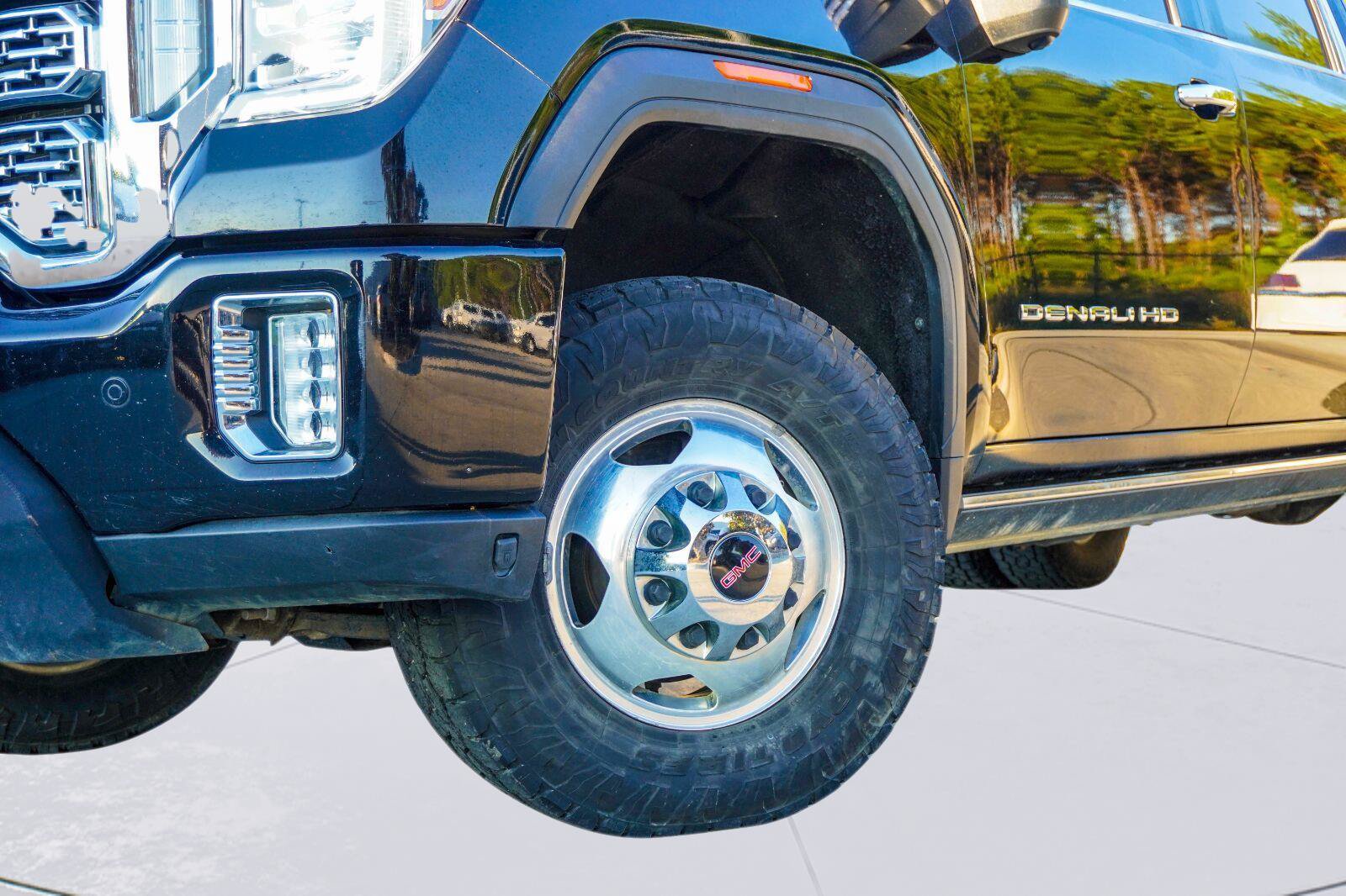 Used 2021 GMC Sierra 3500 Denali w/ Denali Ultimate Package AWD/4WD image 2