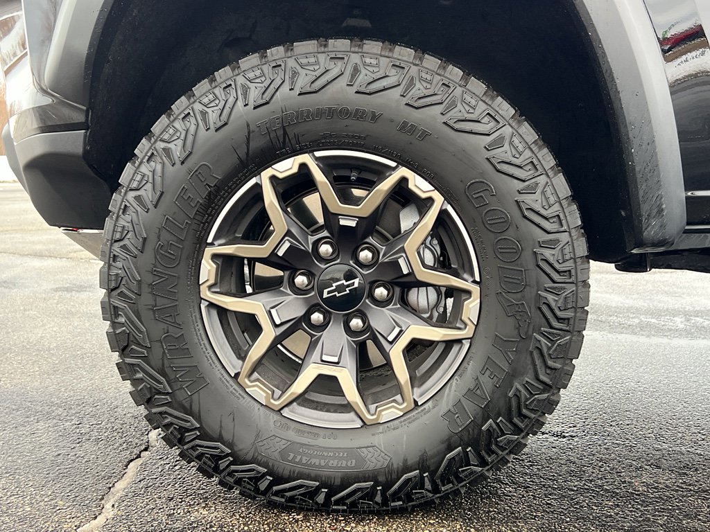 Used 2025 Chevrolet Colorado ZR2 w/ Technology Package image 10