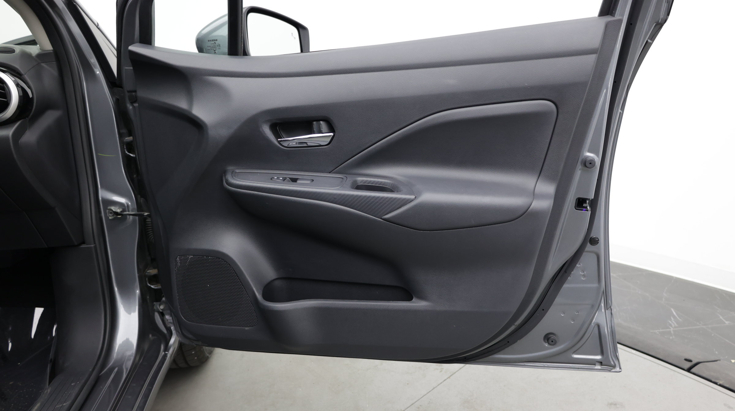 Used 2025 Nissan Versa SV FWD image 30
