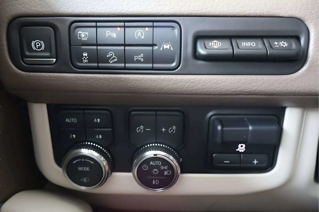 Used 2023 GMC Yukon XL Denali w/ Advanced Technology Package AWD/4WD image 28