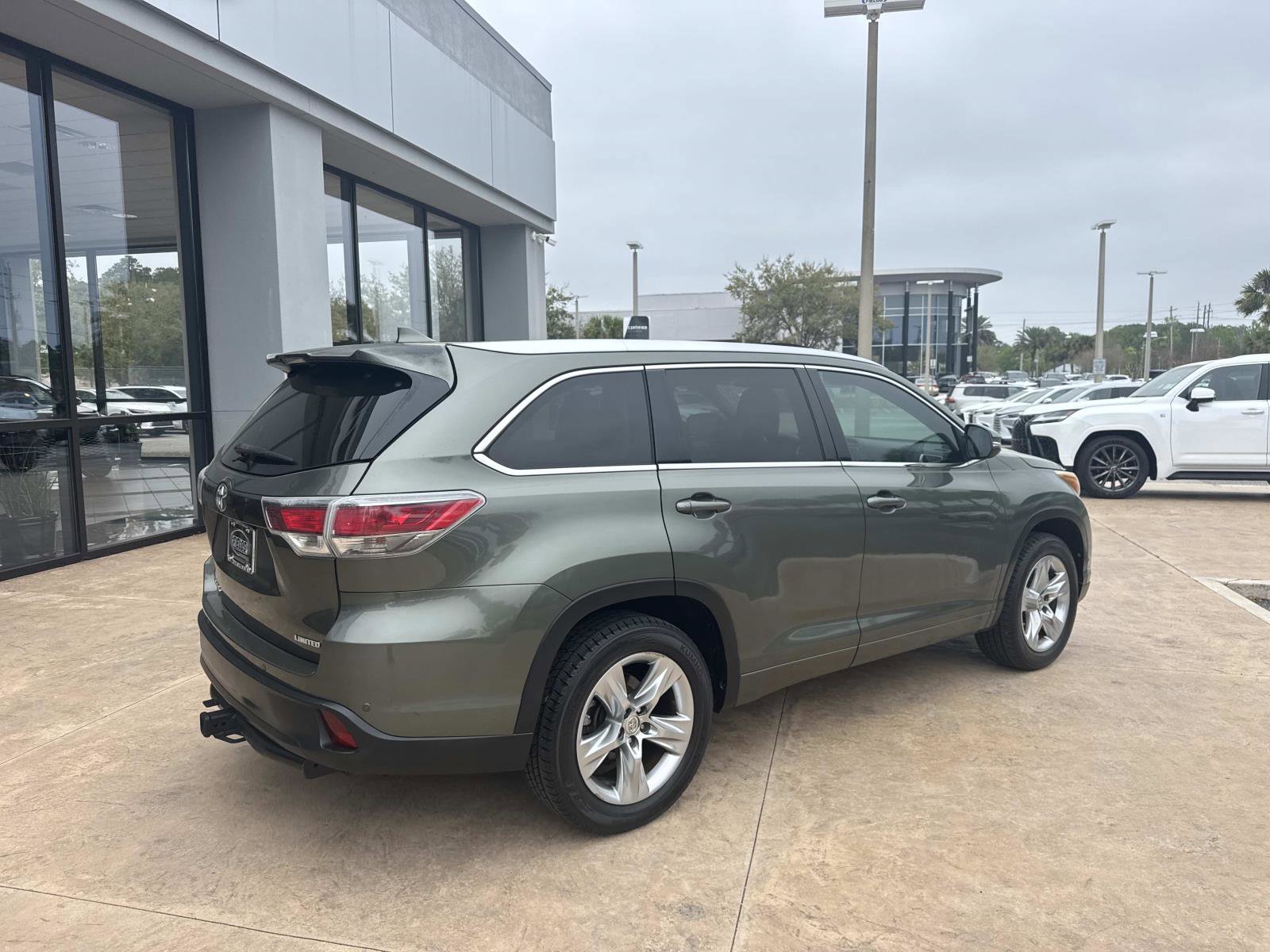 Used 2014 Toyota Highlander Limited image 3