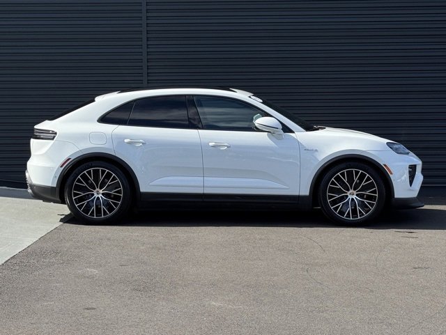 Certified 2025 Porsche Macan Electric image 8