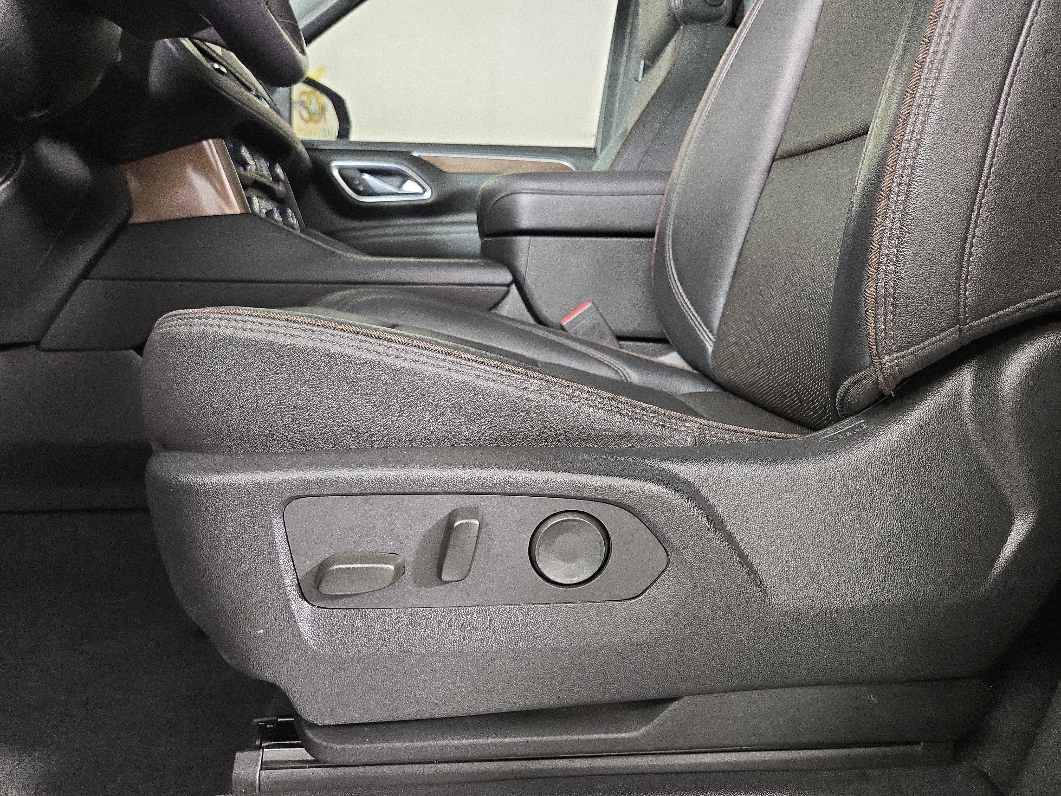 Certified 2023 Chevrolet Tahoe High Country w/ Advanced Technology Package AWD/4WD image 33