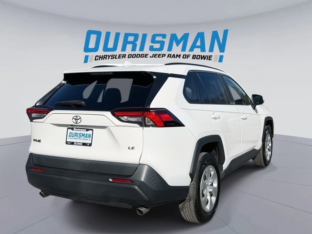 Used 2021 Toyota RAV4 LE image 6