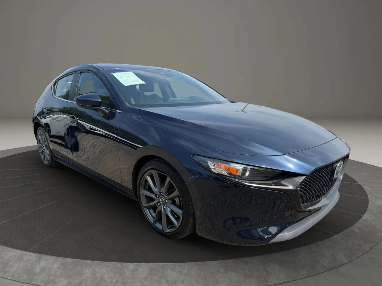 Used 2020 MAZDA MAZDA3 Hatchback FWD image 3
