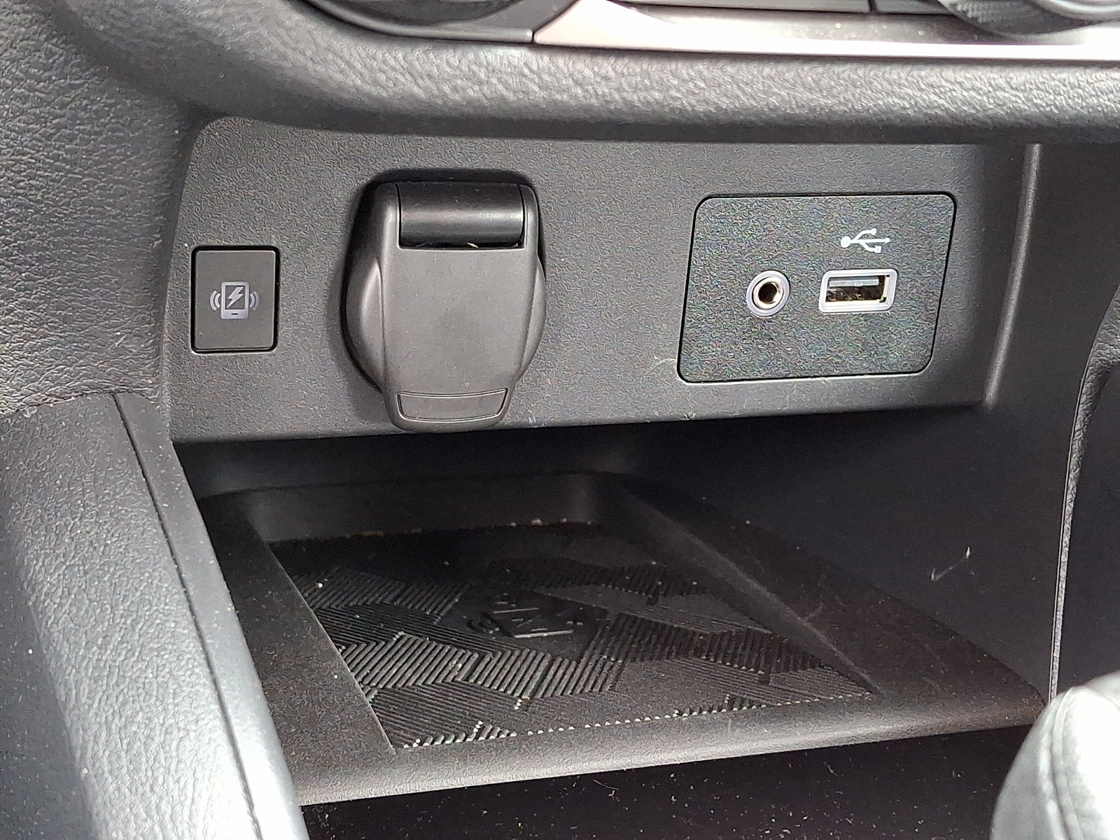 Certified 2025 Nissan Versa SV w/ Trunk Package FWD image 24