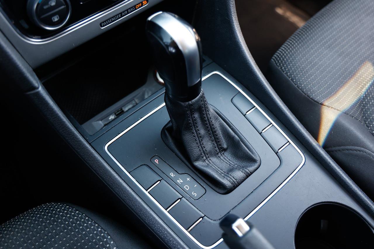 Used 2017 Volkswagen Passat 1.8T S image 35