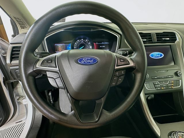 Used 2020 Ford Fusion SE FWD image 14