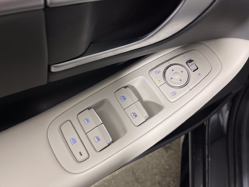 Certified 2025 Hyundai Sonata SEL FWD image 19
