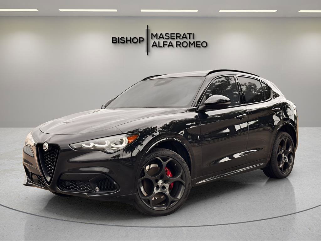 Used 2025 Alfa Romeo Stelvio Sprint image 3