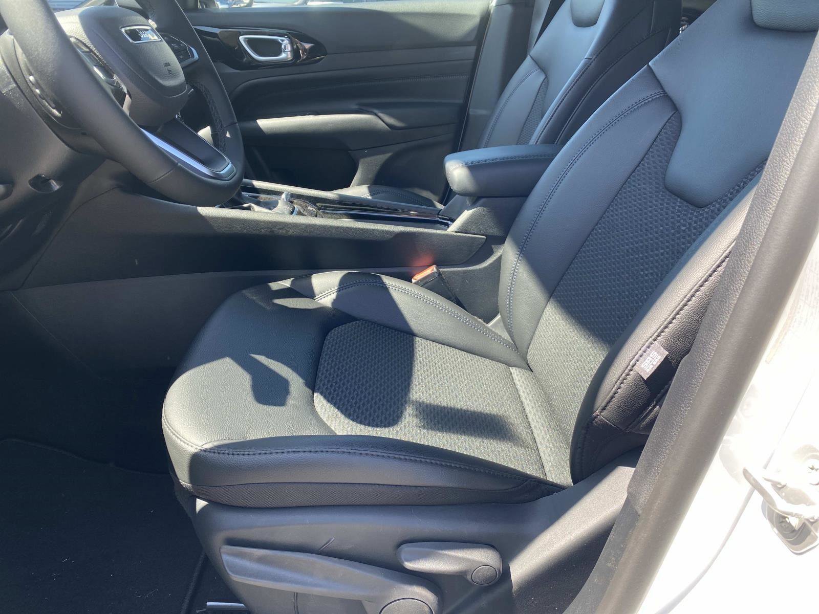 New 2026 Jeep Compass Latitude image 13