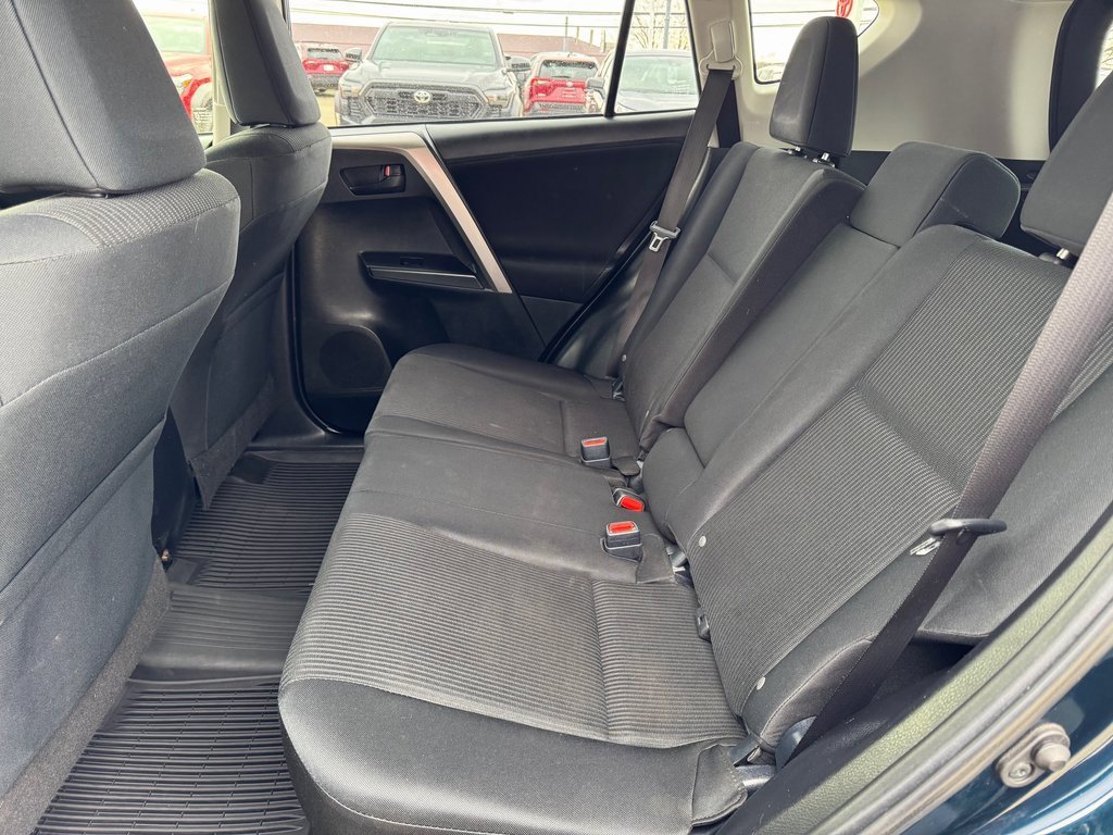Used 2018 Toyota RAV4 LE image 19