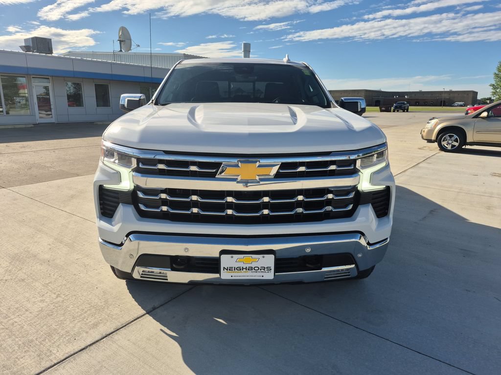 New 2026 Chevrolet Silverado 1500 LTZ w/ LTZ Premium Package AWD/4WD image 8