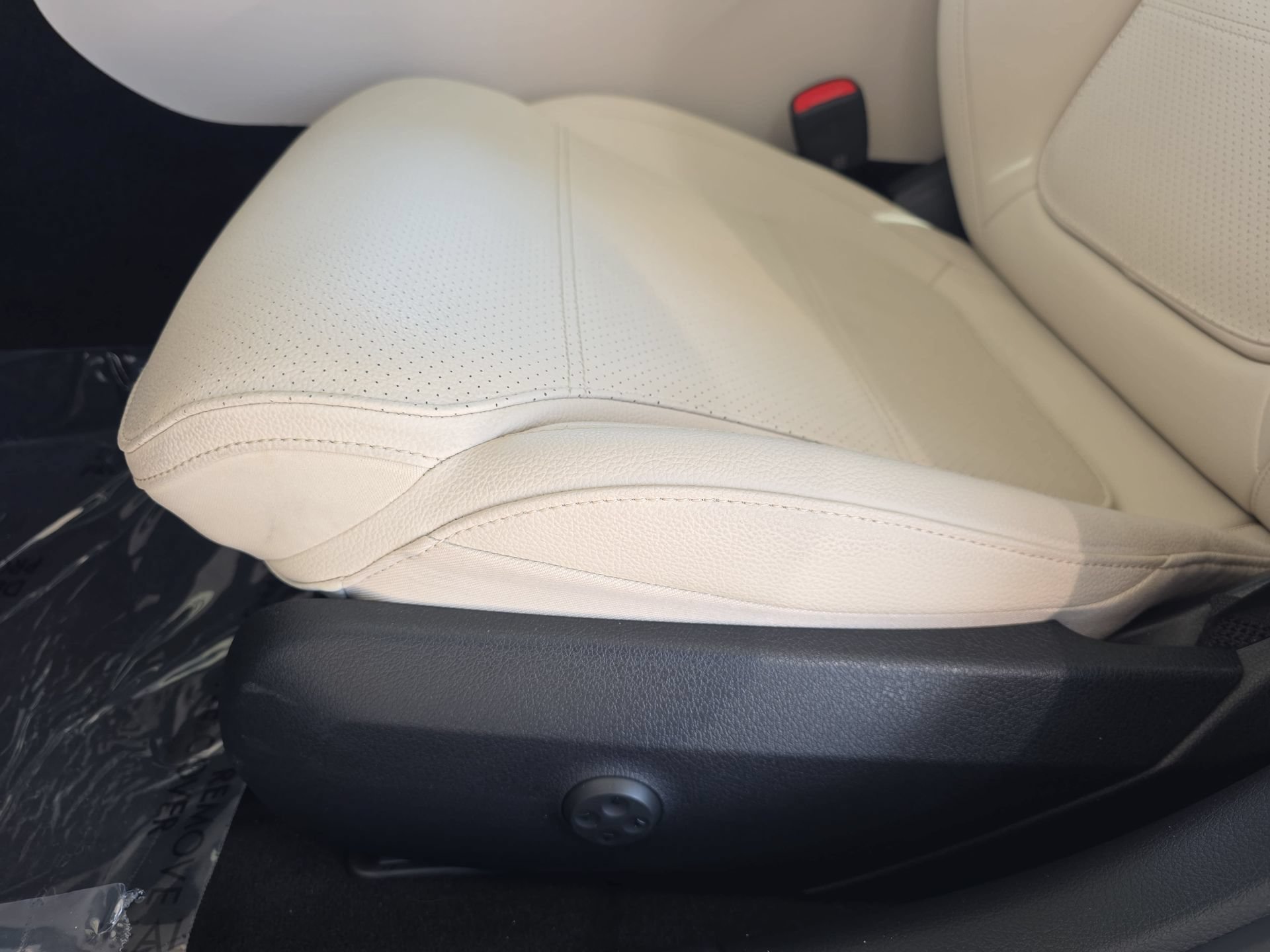 Used 2025 Mercedes-Benz C 300 Sedan image 28