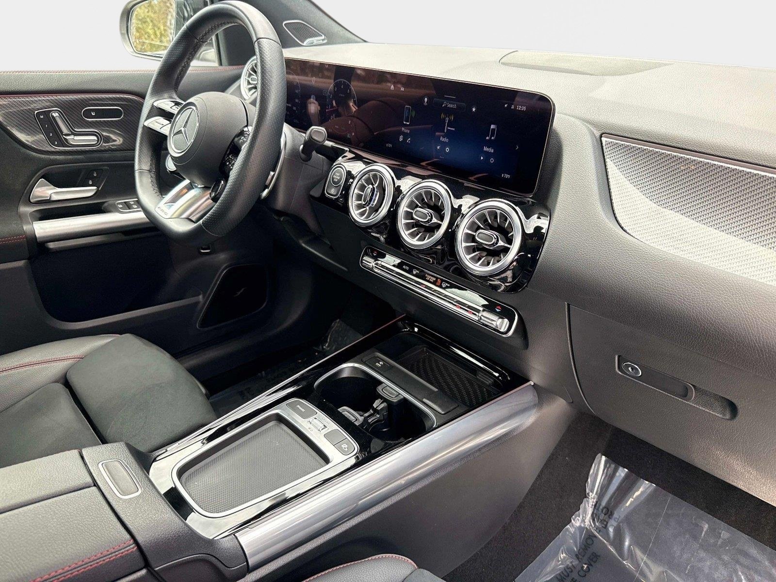 Used 2025 Mercedes-Benz GLA 35 AMG 4MATIC image 26
