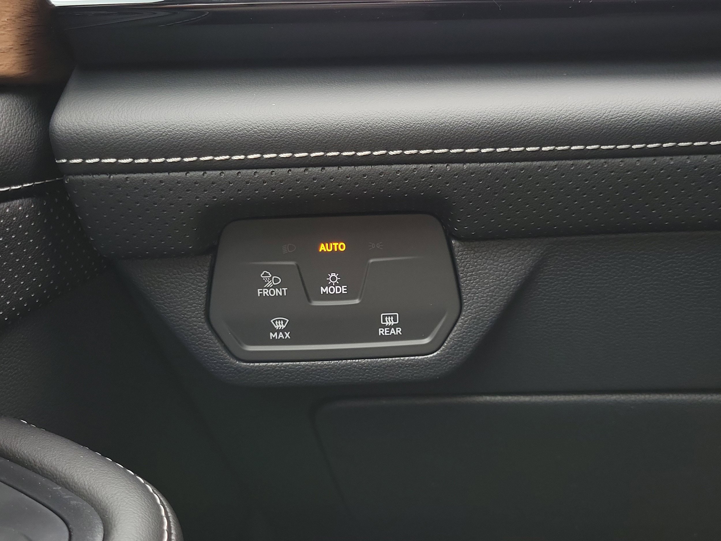 New 2026 Volkswagen Atlas SE FWD image 27