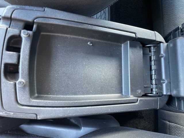 Used 2011 Chrysler 200 Touring FWD image 30