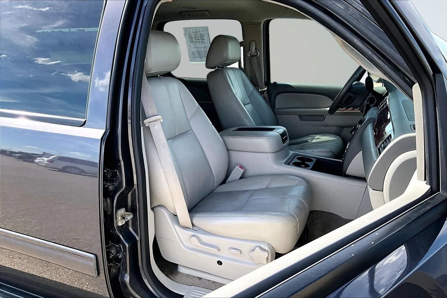 Used 2010 Chevrolet Suburban LT AWD/4WD image 30