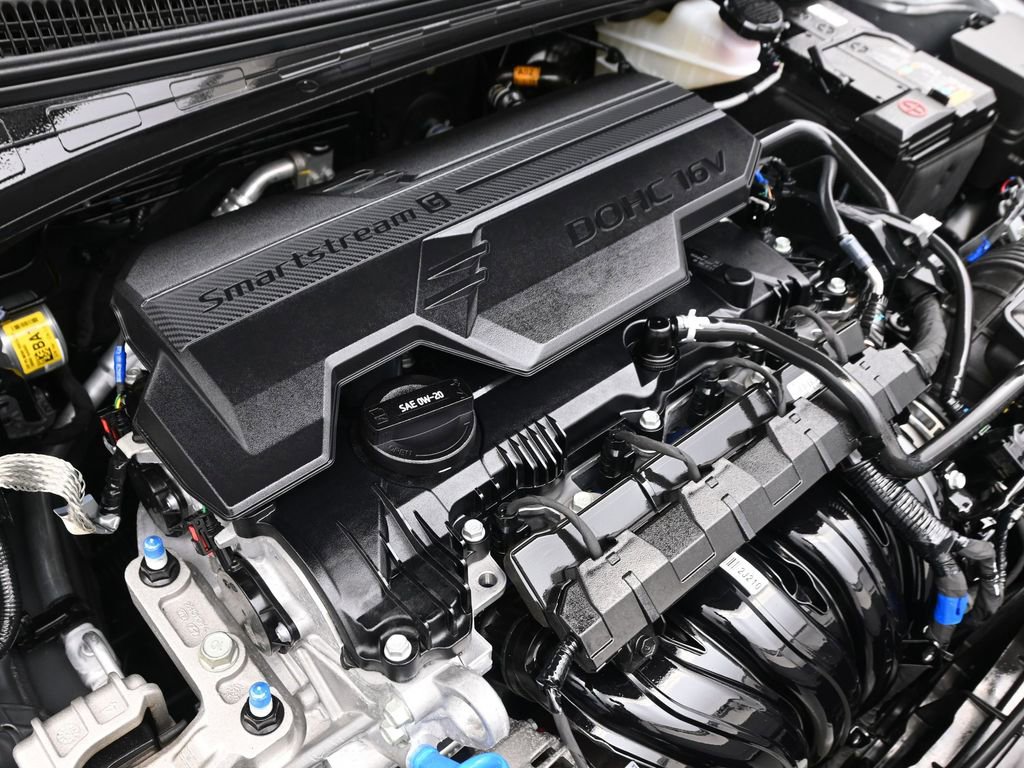 Certified 2025 Hyundai Elantra Sport image 22