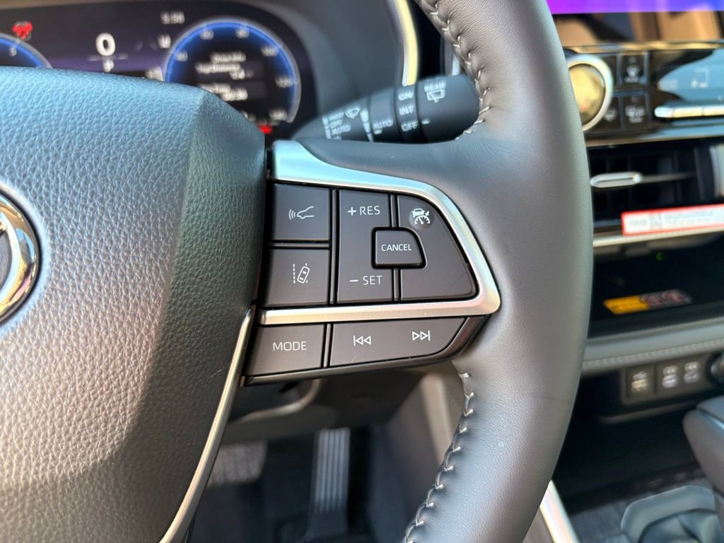 Used 2026 Toyota Highlander Platinum image 21