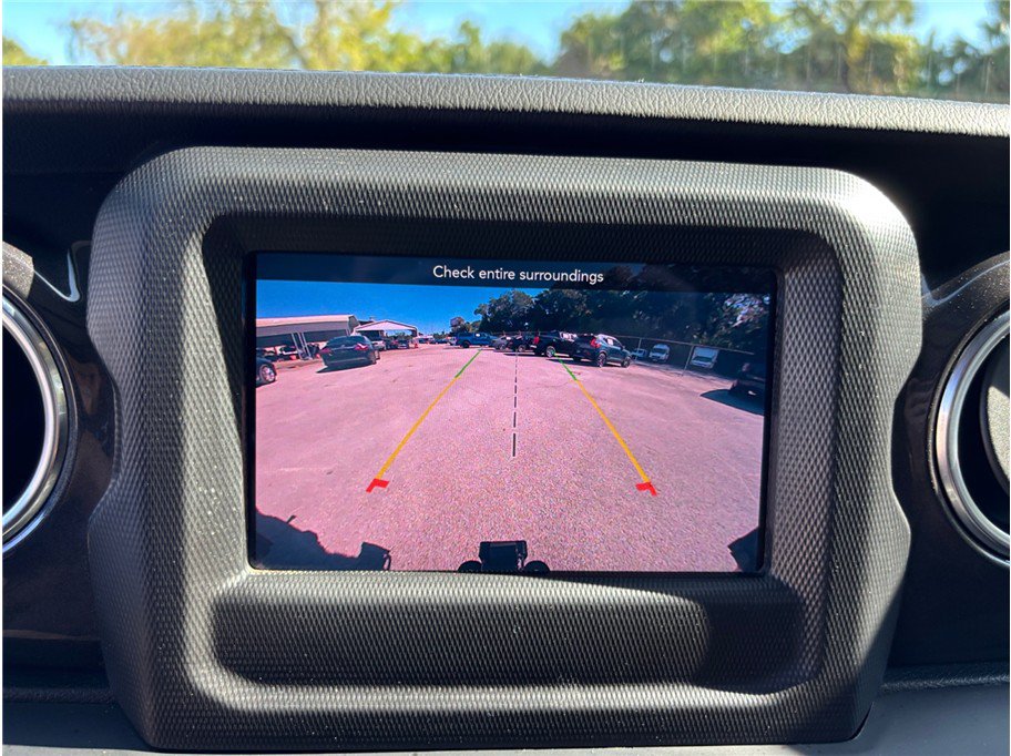 Used 2021 Jeep Wrangler Unlimited Sahara w/ Altitude AWD/4WD image 26