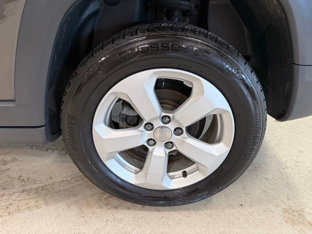 Used 2018 Jeep Compass Latitude w/ Safe & Security Group AWD/4WD image 13